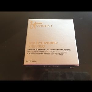 IT Bye Bye Pores Pressed Powder