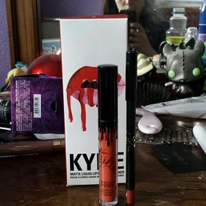 Kylie Cosmetics 22 Lip Kit