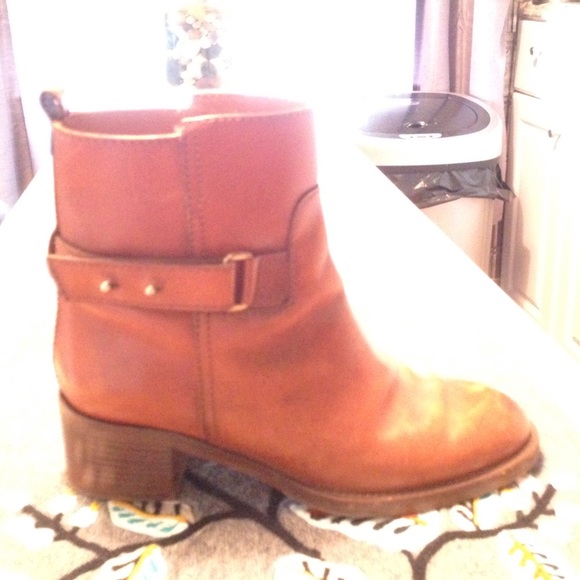 Short boot