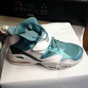 Men's white & blue nike air max basketball