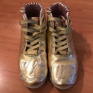 REEBOK - LIMITED EDITION MELODY ESHANI "LOVE" SHOE