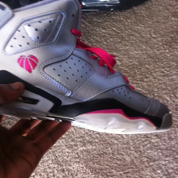 Jordan girl 6's - Picture 2 of 2