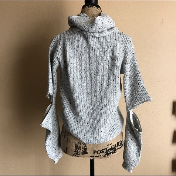 Gray turtleneck sweater with zipper sleeve - Picture 3 of 3