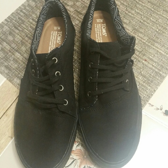 Toms lace ups for men size 10 never worn