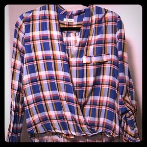 Plaid twist front top