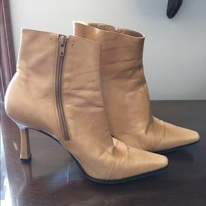 FINAL PRICE! Tan Leather Nine West booties!