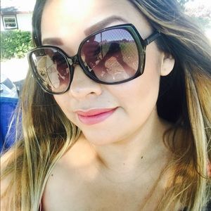 Meet your Posher, Felipa