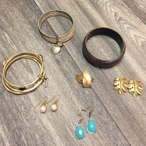 Mixed lot of jewelry / earrings and bracelets