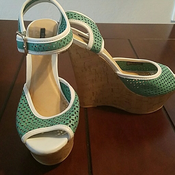 Teal wedges