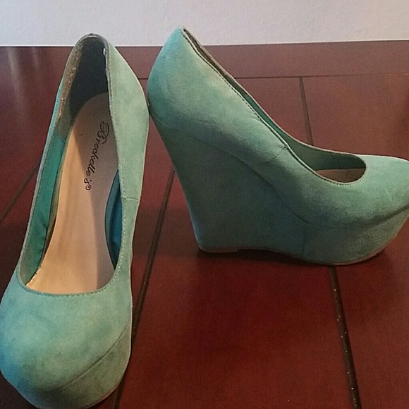 Teal wedges