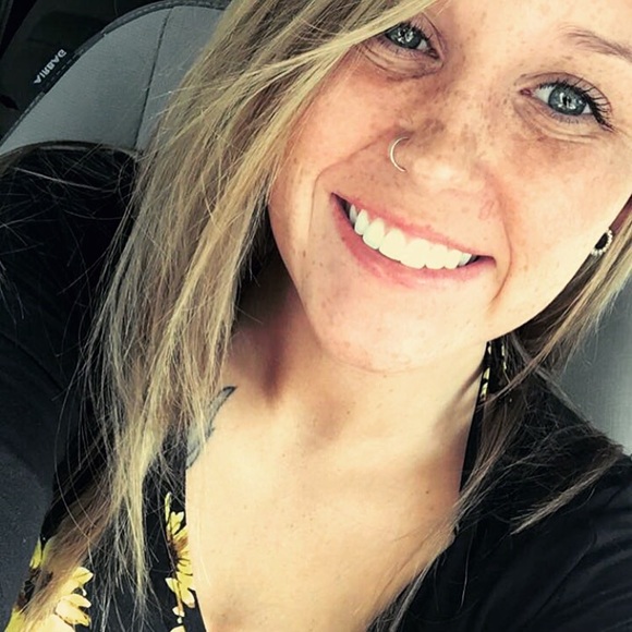 Meet your Posher, Candace - Picture 1 of 1