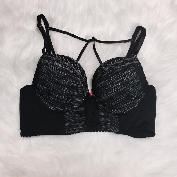 Daisy Fuentes Bra ❤️