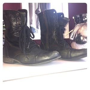 Combat boots