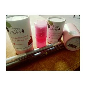 100 percent pure makeup bundle NWOT