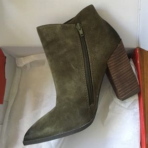 GUESS green suede ankle boots 7.5
