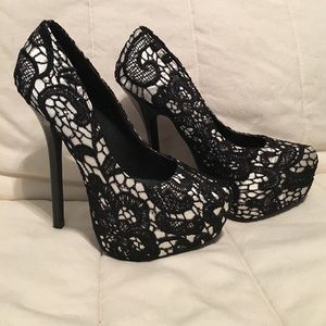 Beautiful lace pumps