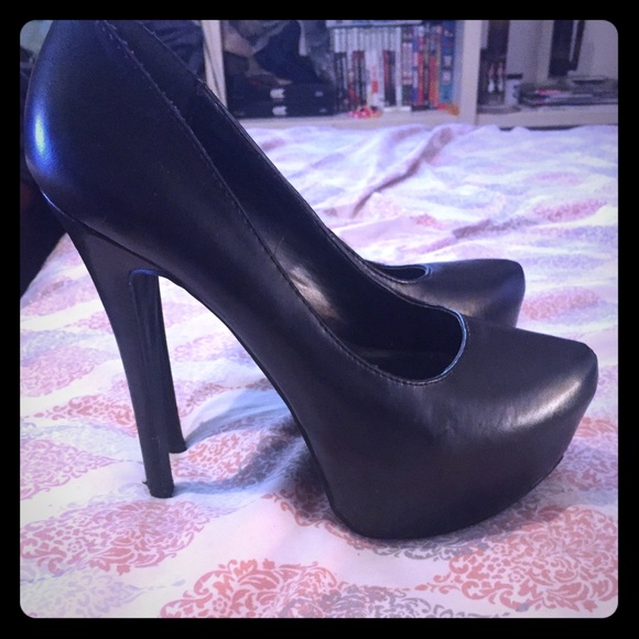 Steve Madden close toe heels