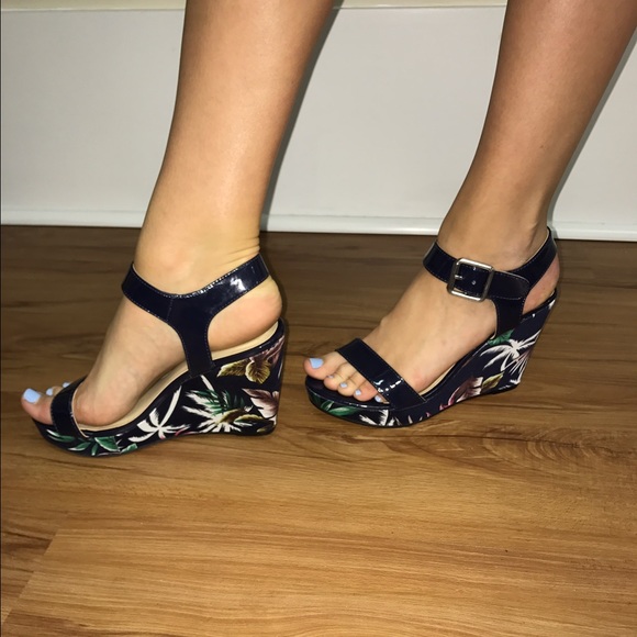 Chinese Laundry NavyBlue Floral Wedges, Size 7 1/2