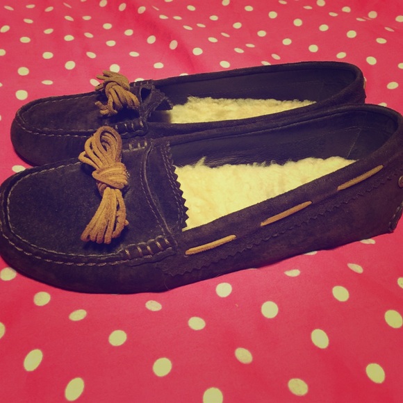 Ugg flats dark brown w chestnut stitching