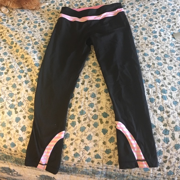 Lululemon Pink & Black Crop