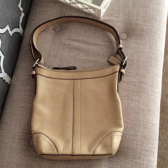 Coach Handbags - ✨FINAL PRICE✨Cream Coach cross body purse
