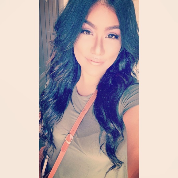 Meet your Posher, Anahi - Picture 1 of 1