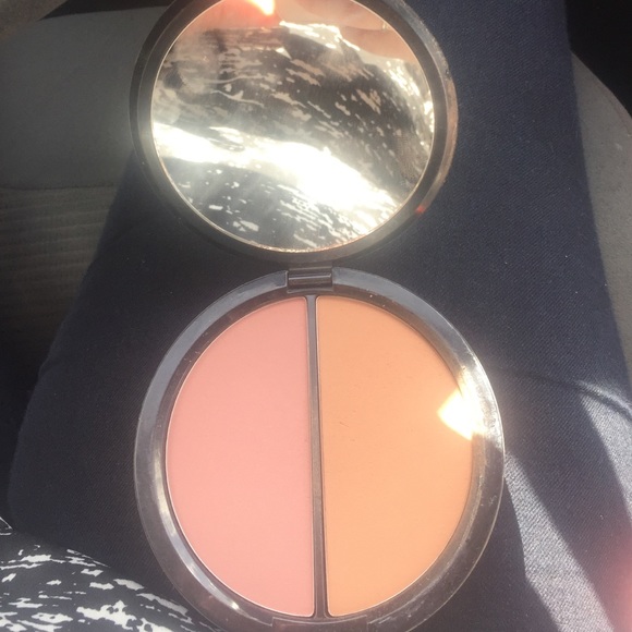 Bobbi Brown blush and bronzer - Picture 1 of 3
