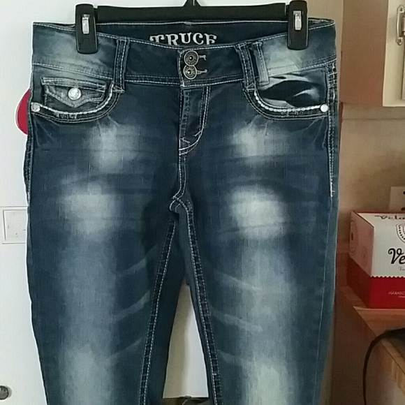 Juniors Truce Skinny Jeans Rhinestones on pockets!