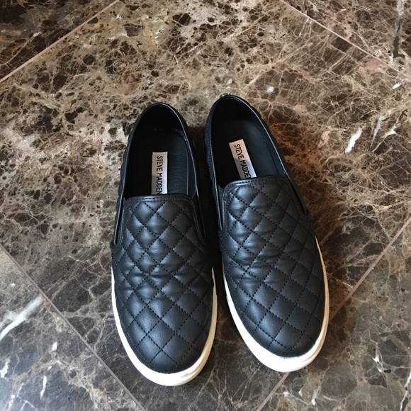Steve Madden ecentrcq black slip on sneaker
