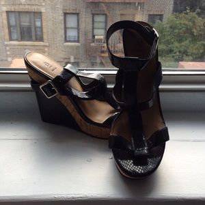 Black faux snake printed wedge