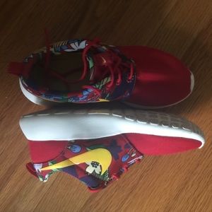 Nike Red Flower Roshe