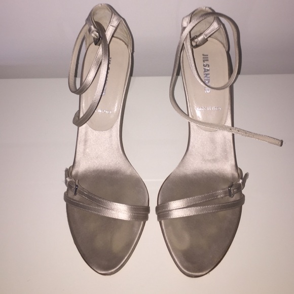Jil Sander beige shiny heels