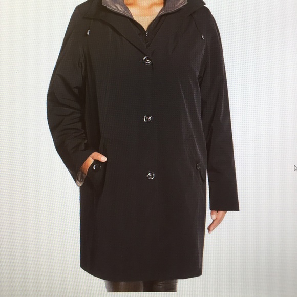 *** SOLD*** NWT water repellant two-tone raincoat
