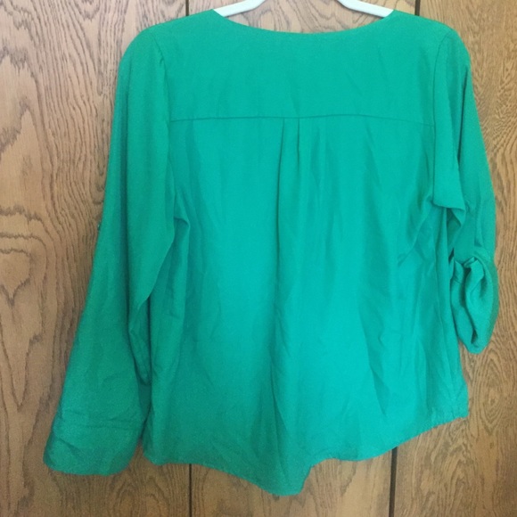 Collective Concepts gorgeous green top - Picture 2 of 3