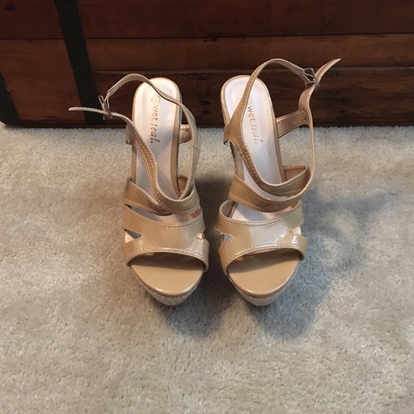 Wet Seal nude wedges