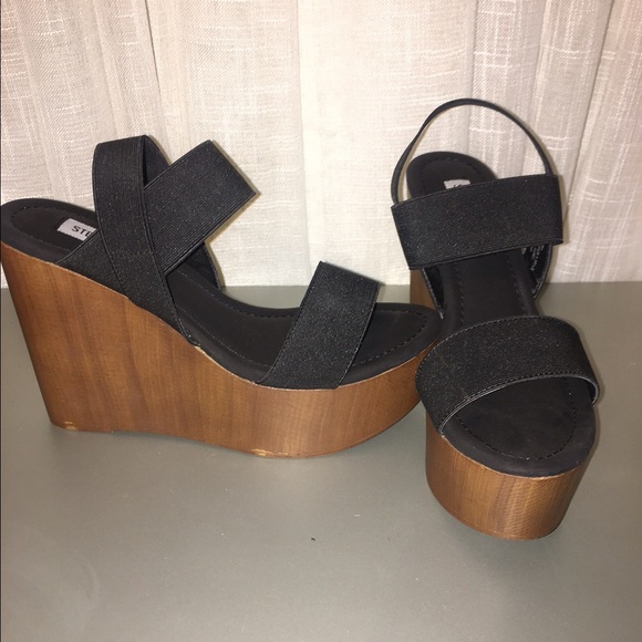 Steve Madden Shoes - 🔹Steve Madden🔹 black wedges