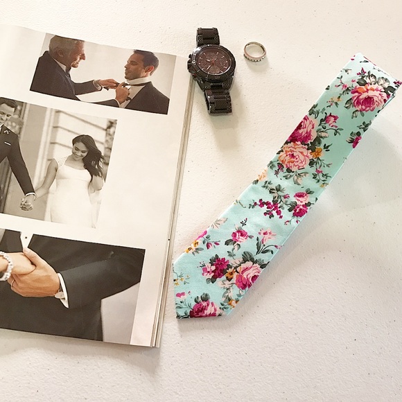 Mint floral tie! - Picture 5 of 5