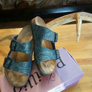 New, birkenstock blue with tan decor