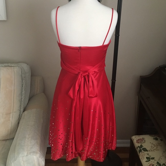 Red satin dress - Picture 2 of 4