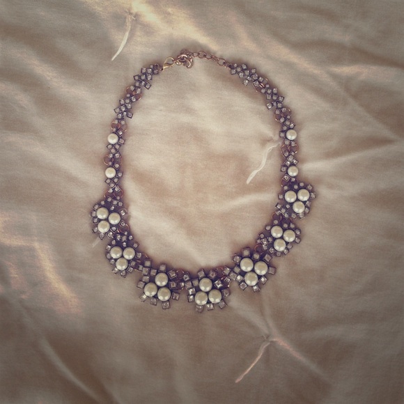 Modern elegant statement necklace