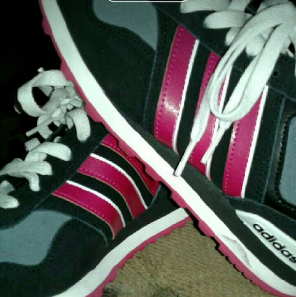 Sneakers - Picture 1 of 1