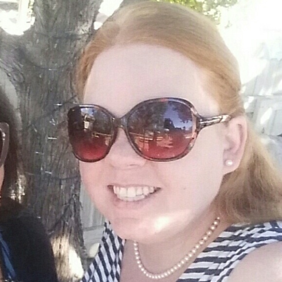 Meet your Posher, Elissa