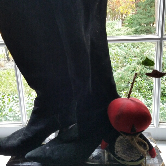 Nine West black leather boots size 7 1/2M.