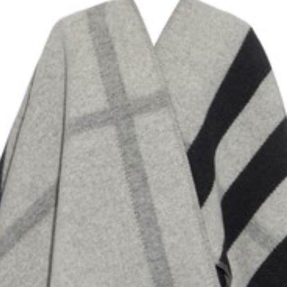 Burberry wool cape