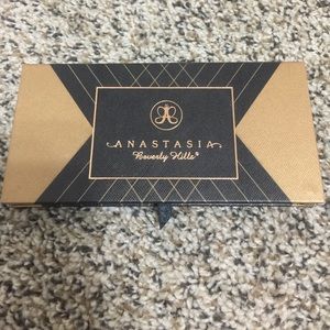 Anastasia Beverly Hills shadow couture world