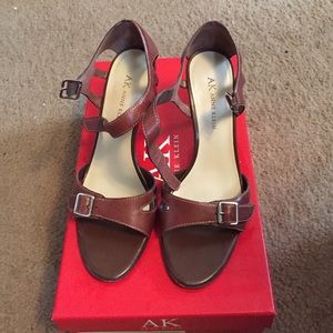 Anne Klein brown strappy dress sandals