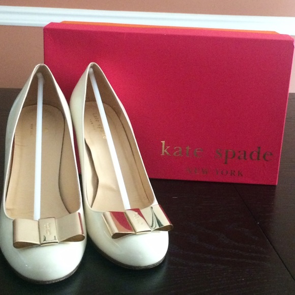 Kate Spade Karolina Bow in Porcelain/Patent