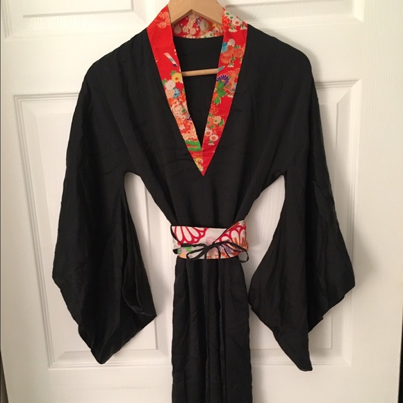 Kimono - Picture 2 of 2