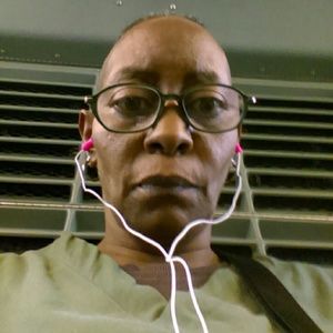 Meet your Posher, Edith