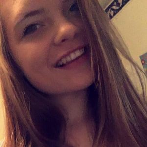 Meet your Posher, Becca